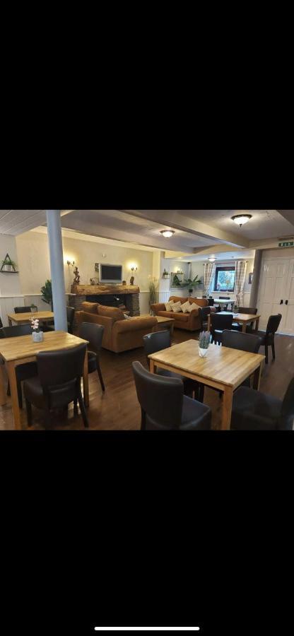 לאנטריסנט The Countryman Inn מראה חיצוני תמונה