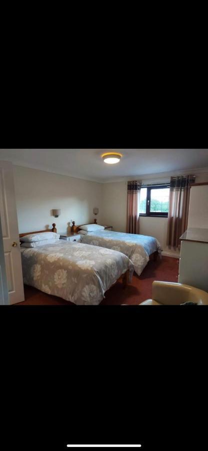 לאנטריסנט The Countryman Inn מראה חיצוני תמונה